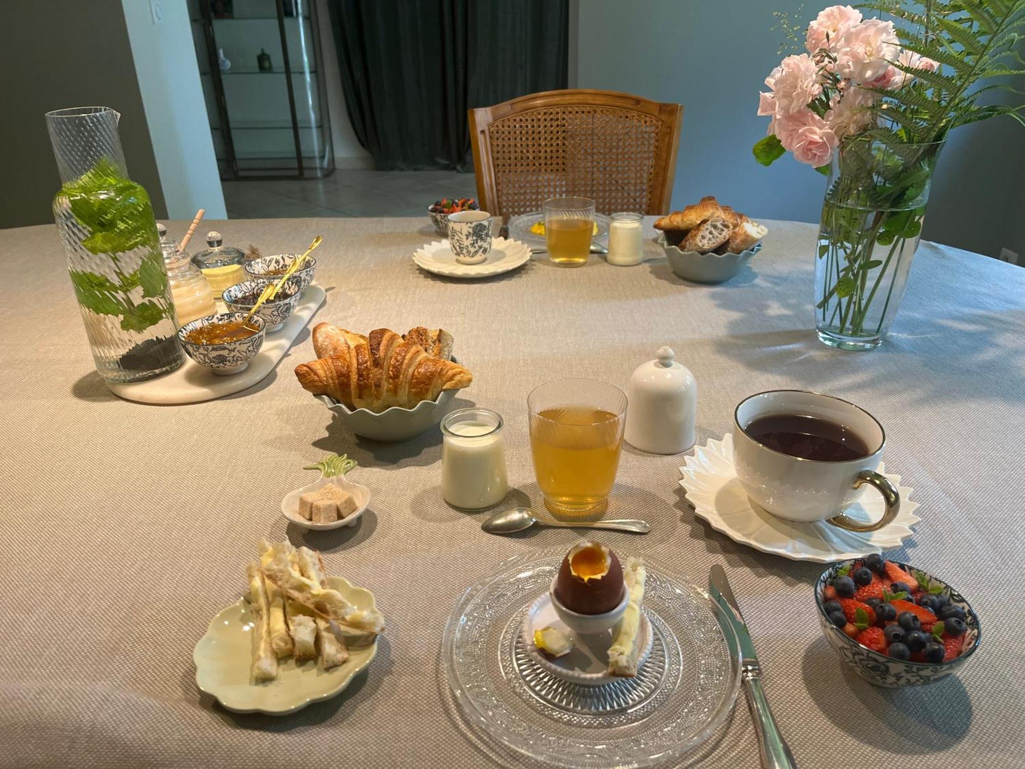 Bed and Breakfast Le Clos Des Songes Blaru Екстер'єр фото