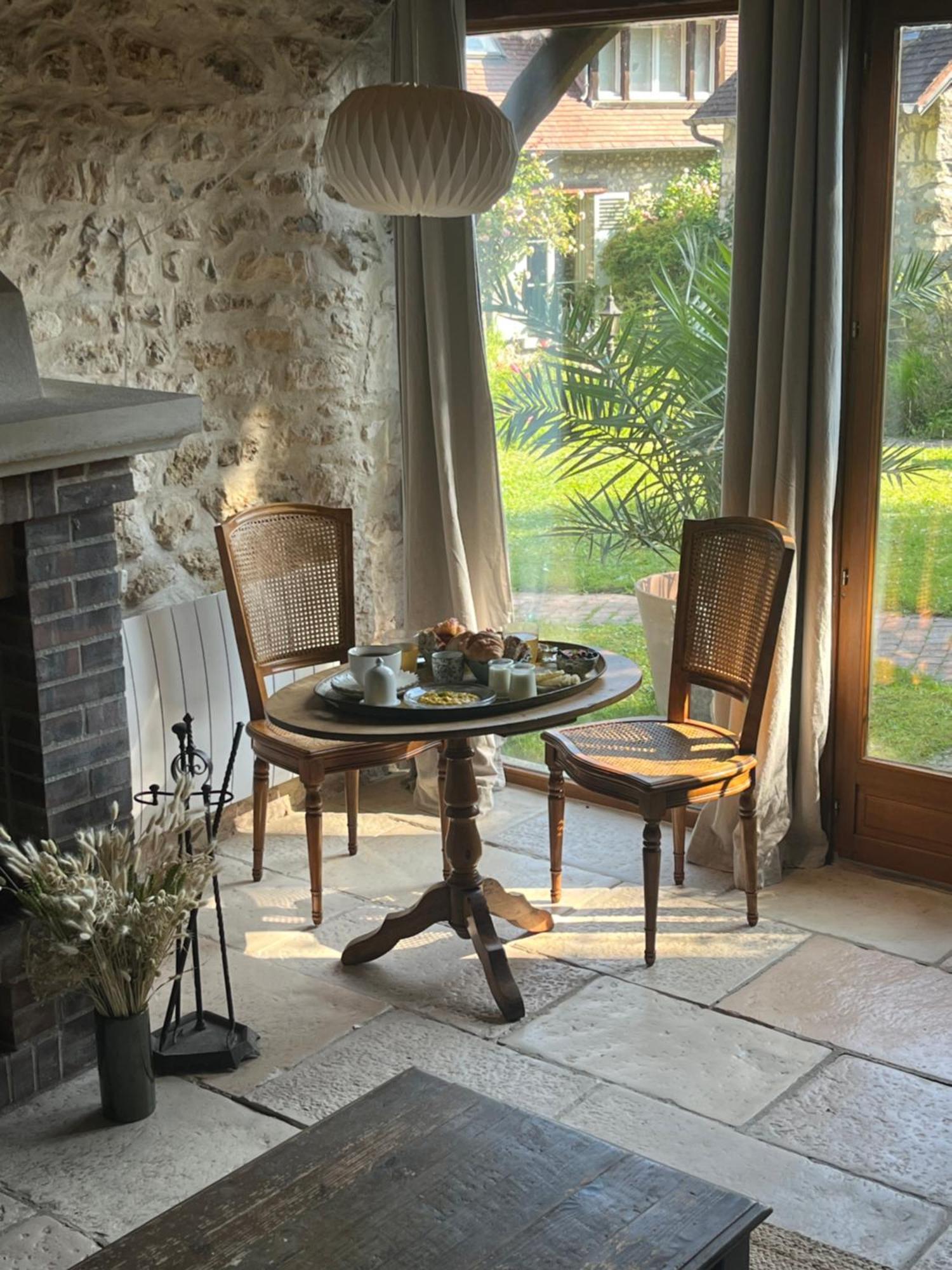 Bed and Breakfast Le Clos Des Songes Blaru Екстер'єр фото